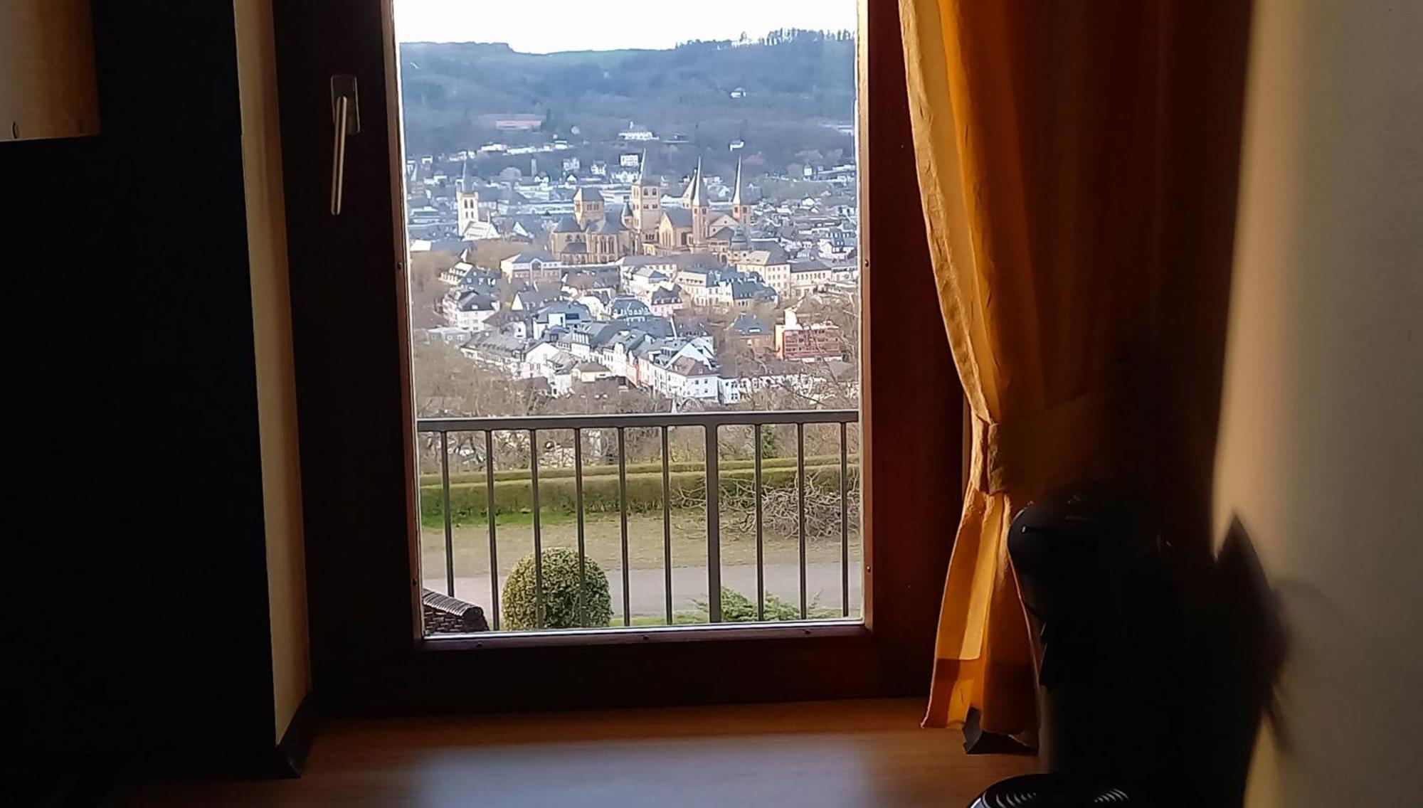 Ferienwohnungen Petrisberg トリーア エクステリア 写真