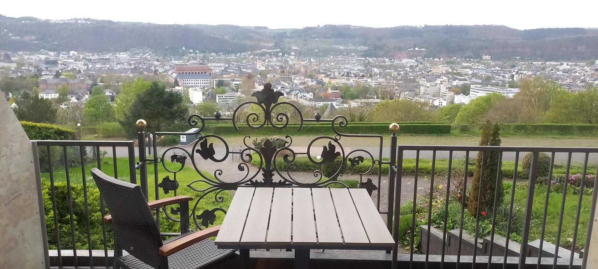 Ferienwohnungen Petrisberg トリーア エクステリア 写真