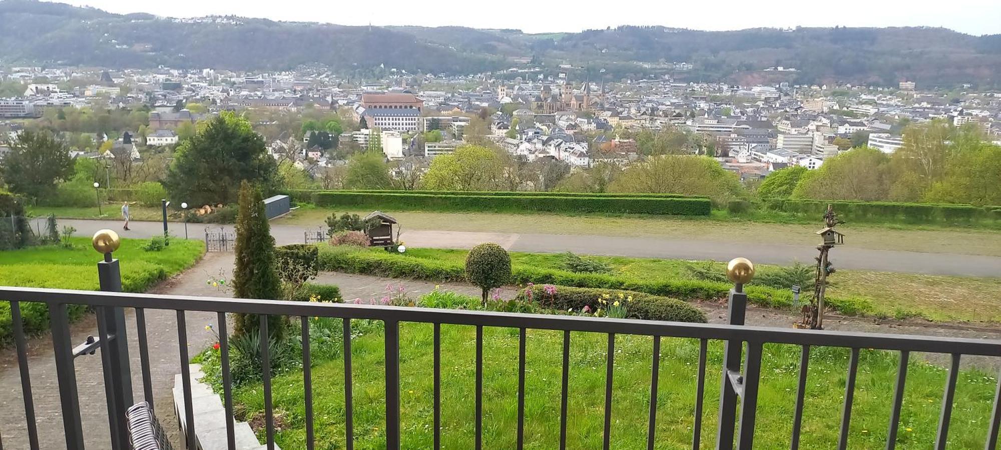 Ferienwohnungen Petrisberg トリーア エクステリア 写真